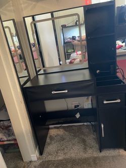 Makeup vanity with led mirror