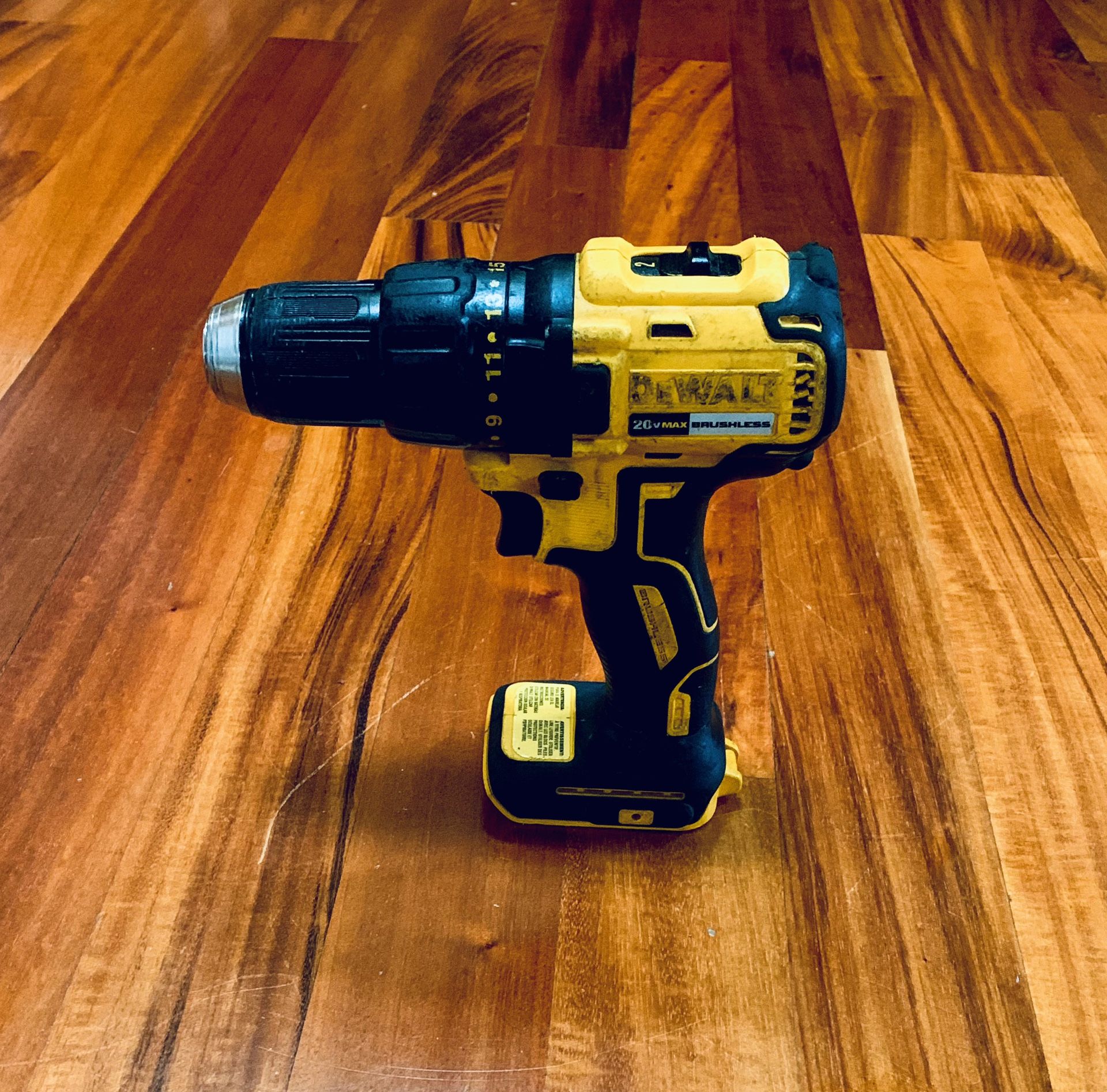 DeWALT DCD777 20 Volt Max Li Ion 1/2" Brushless Drill / Driver