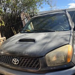 2004 Toyota RAV4 S Parting Out/ Para Partes