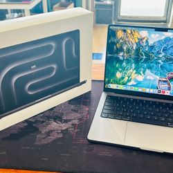 Apple MacBook Pro 14” M3 8GB 500GB Like New IN BOX Fully Functional
