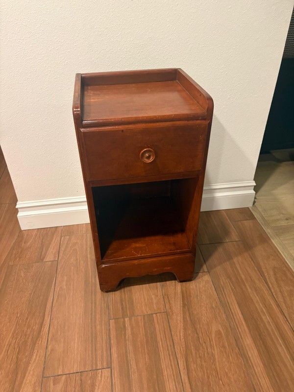 Cushman Colonial Creations Duxbury Night Table