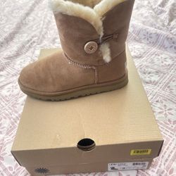Button Uggs