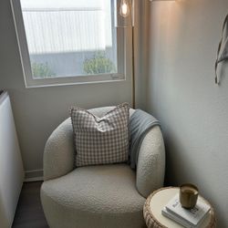 BEAUTIFUL SWIVEL CB2 ACCENT CHAIR