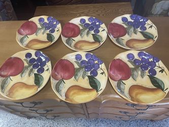 Set of 6 dinner plates 11” W microwave & dishwasher safe.  home trend