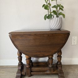 GRAND gate-leg side table - turned legs - small footprint - oak - delivery available