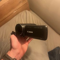 Canon VIXIA HF R700 Full HD Camcorder