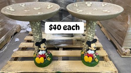 🐦 Disney Mickey 20-Inches H Brown Polypropylene Complete Birdbath 🏰