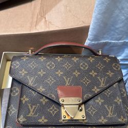 Authentic Louis vuitton Cross Body Puo Highland Has Box And Strap 