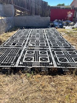Free Black Plastic Pallets
