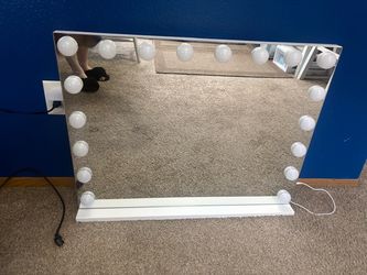 Amazing vanity mirror