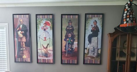 Haunted Mansion stretching room portraits