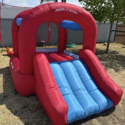 Radio flyer Bounce House And Slide 