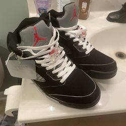 selling metallic 5s worn once 200$