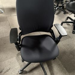 Office Chair - Steelcase V2 Leap Office Chair 