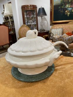 Beautiful White Porcelain Soup Tureen with Lid and Ladle🌷
