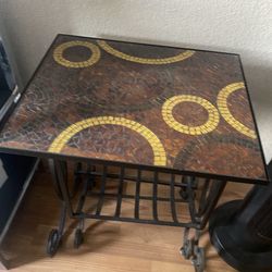 2 Side tables