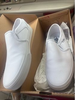 W/10 White Vans Asher canvas slip ons