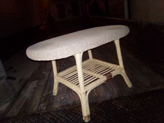 29 1/2" x 16 1/2"x 18 7/8" wicker coffee table w undershelf off white top and eggshell white undercarriage