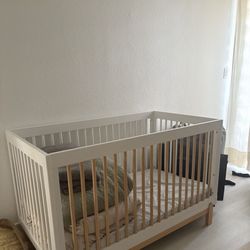 Baby Crib with Mattress 