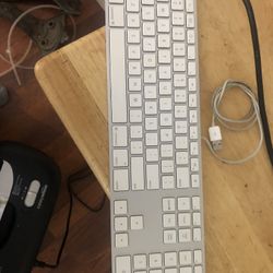 Apple Keyboard 