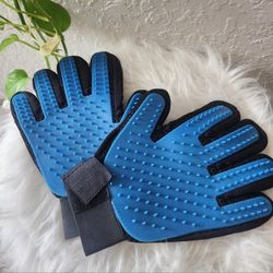 Pet Grooming Gloves For Brushing & Deshedding
