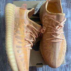 Yeezy 350 Sz 11 Men’s,  100% Authentic 