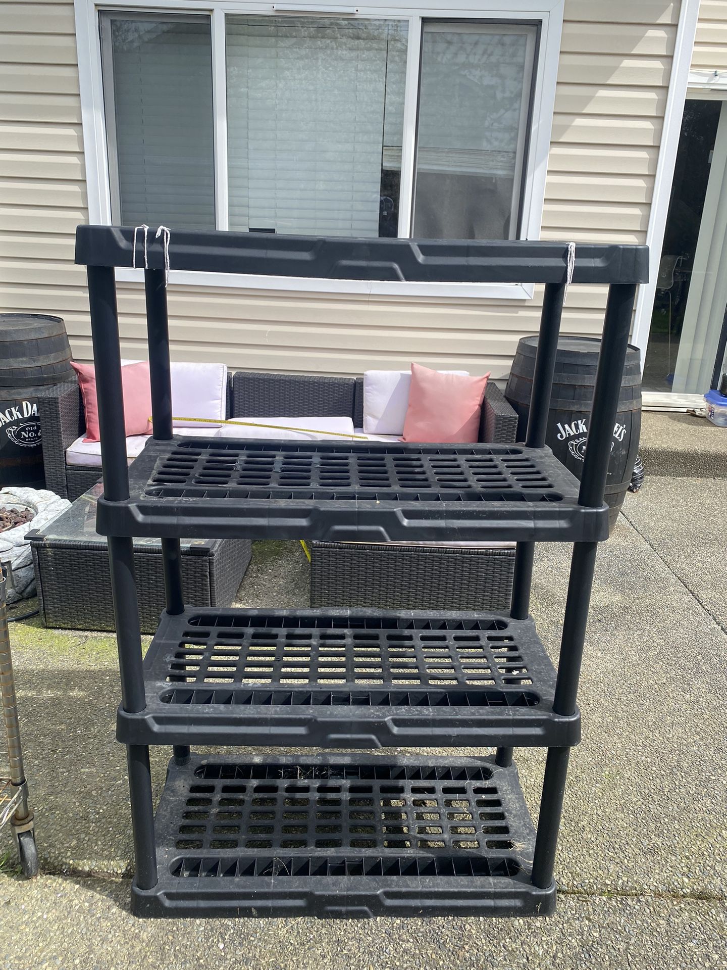 Storage rack / shelves pick up in orting