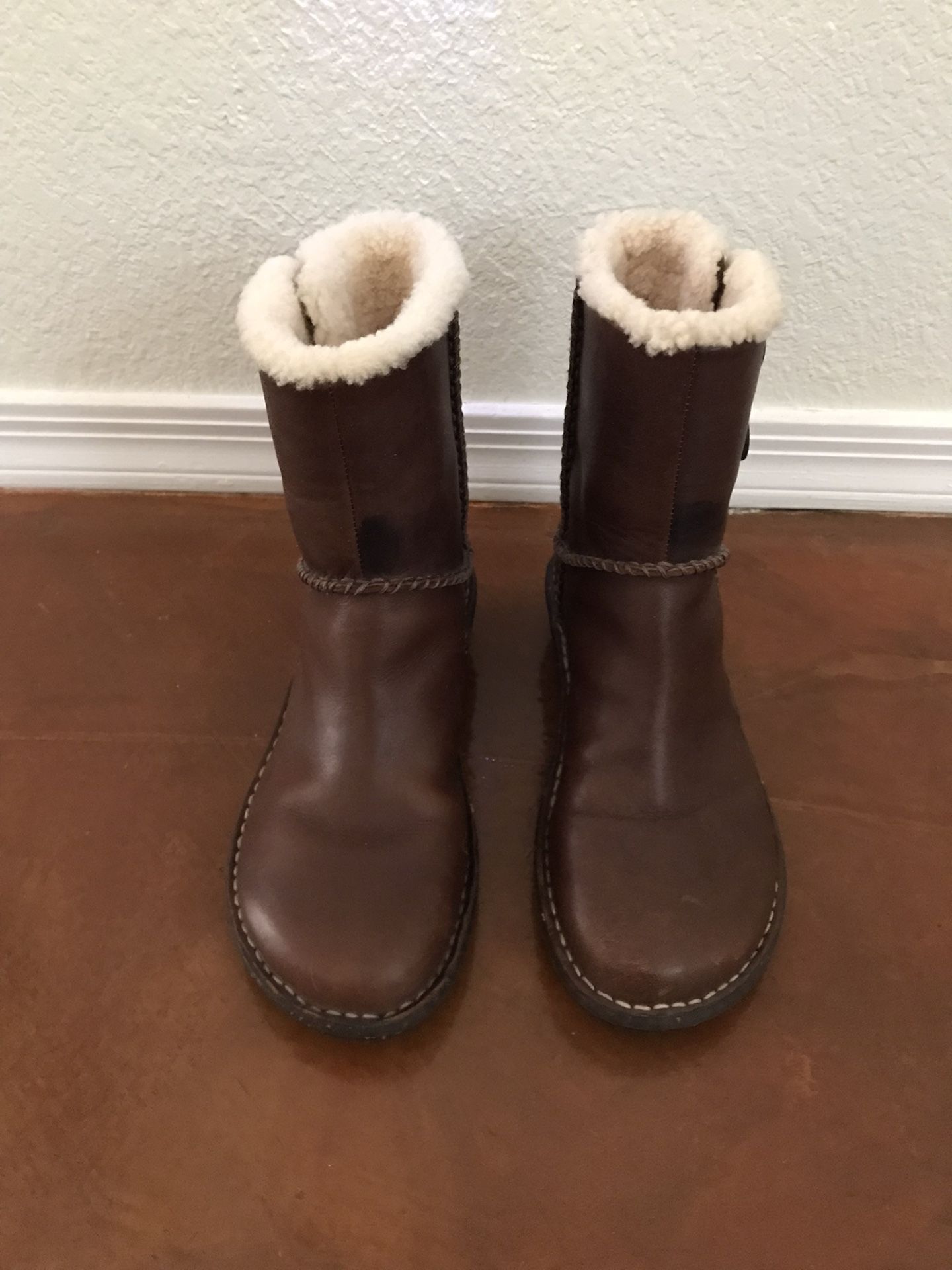 UGG Australia Women’s Leather Boots #3336 - Size 6