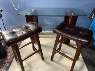 Glass table w/ bar stools