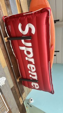 SUPREME surf mat ( Inflatable) 28 x 52 inches, rope included. Condition is New