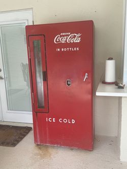 Vintage Westinghouse UD-144 Coca-Cola Bottle Vending Machine – Fully Working