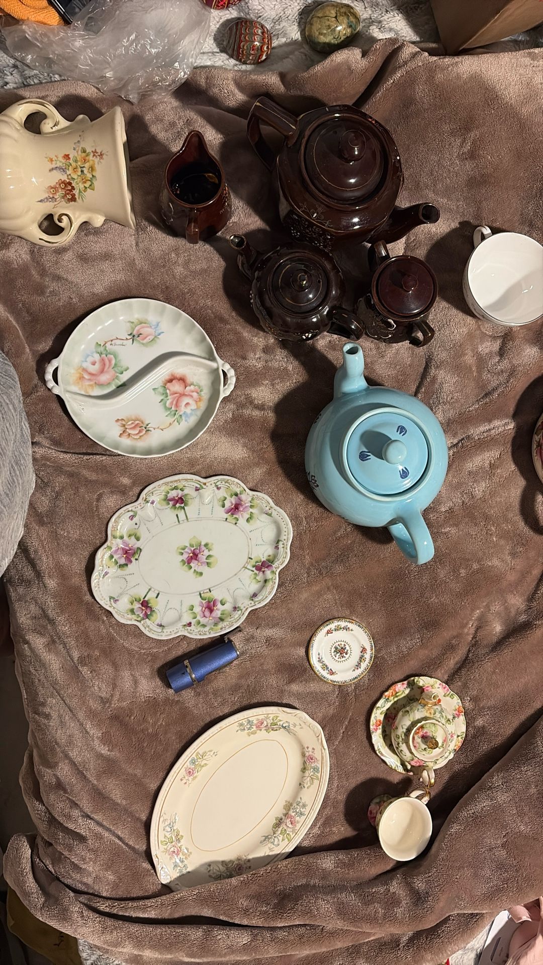 Estate Lot**** Vintage Collectible Dishes ***
