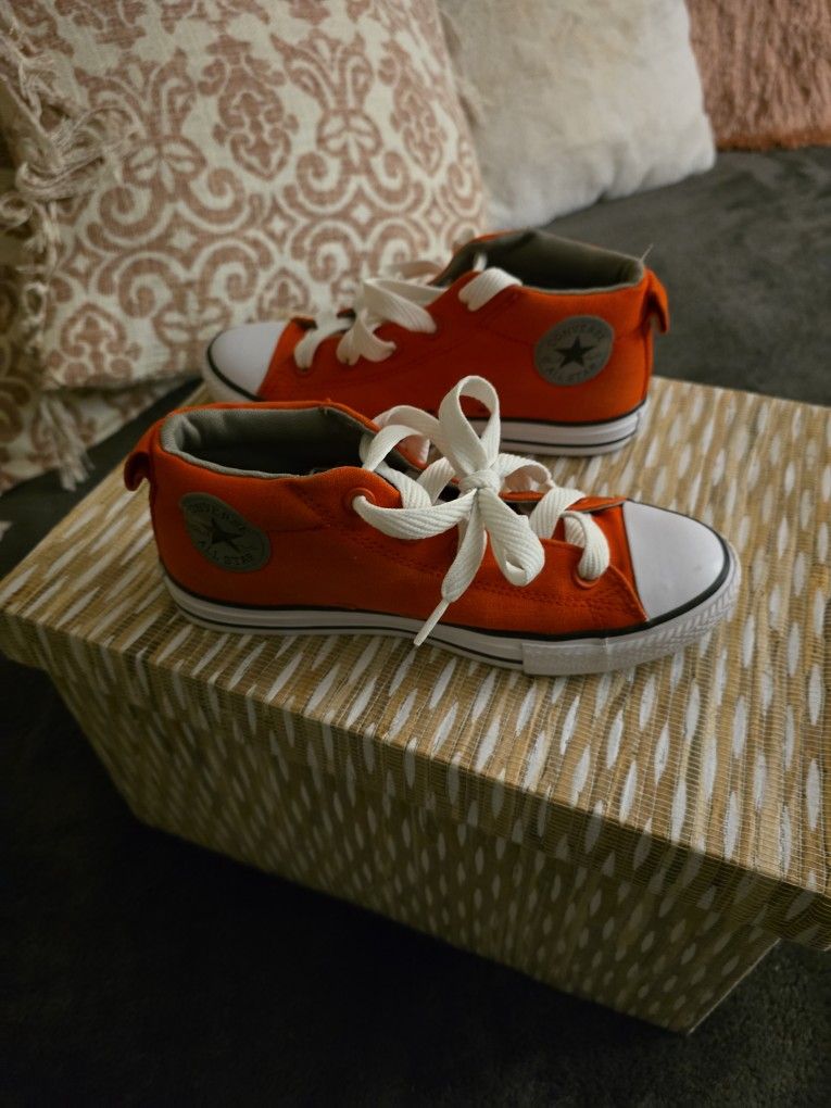 Kids Size 4 Converse
