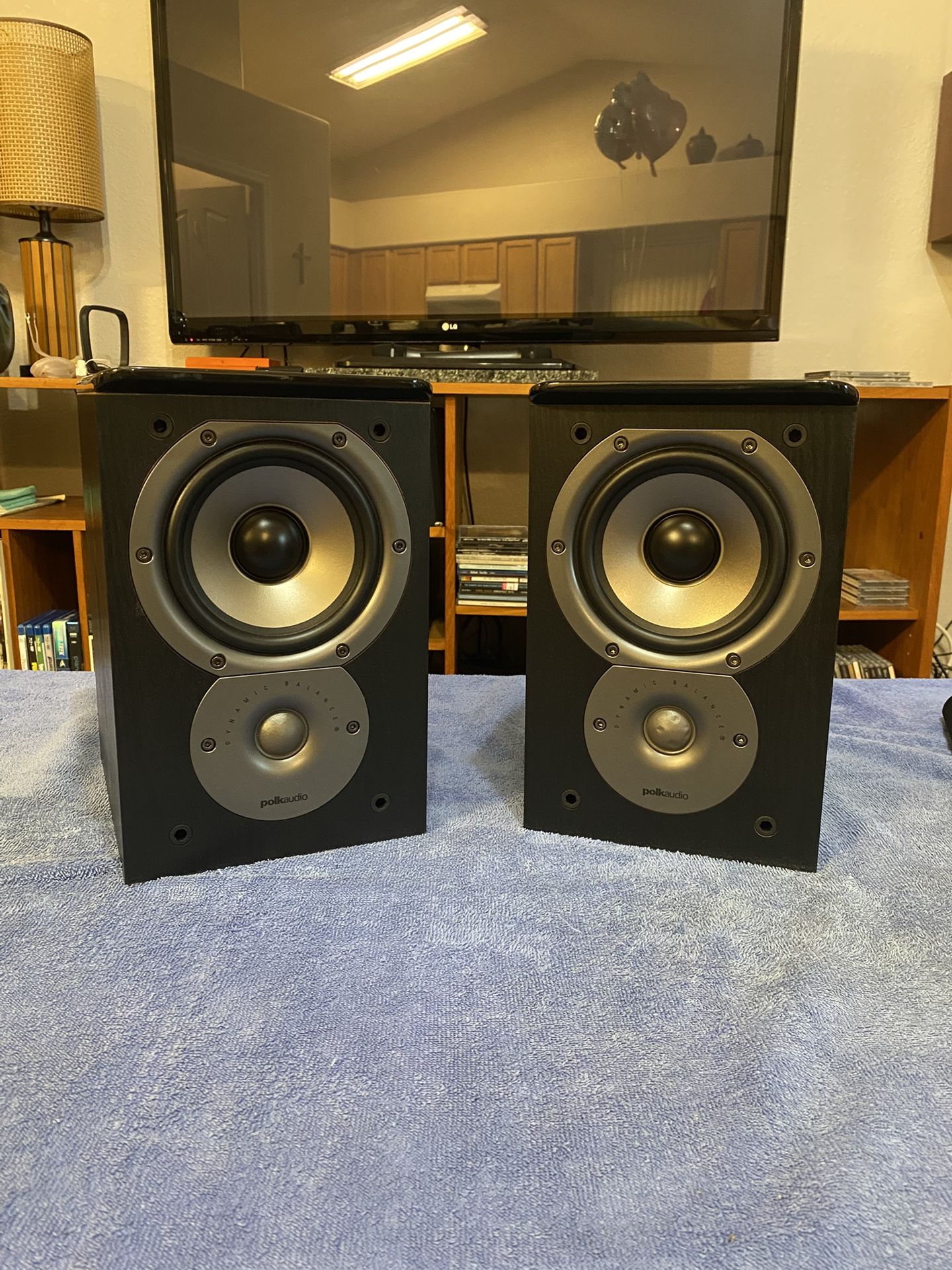 Polk Audio TSi100 bookshelf speaker