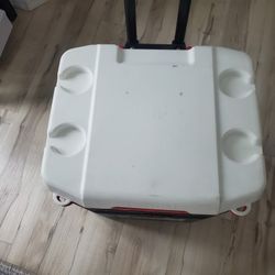 Igloo 52qt Ice Cooler On Wheel With Handle
