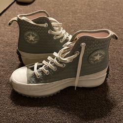 green platform converse