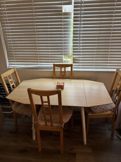 Table & Chairs