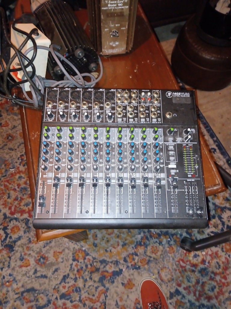 Mackie 1402 10 Channel.Mixer