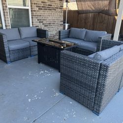 New inbox patio set (we finance and deliver)($54 down,90 day no interest payment plan)