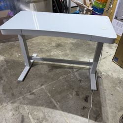 GELLER 47” SIT / STAND DESK