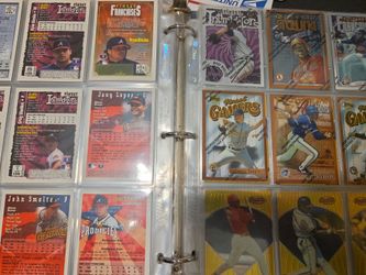 Atlanta Braves binder Over 400+ cards mint condition
