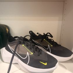 Nike Women shoes 6 1/2 
