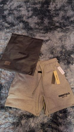 Essentials shorts size small Dark oat