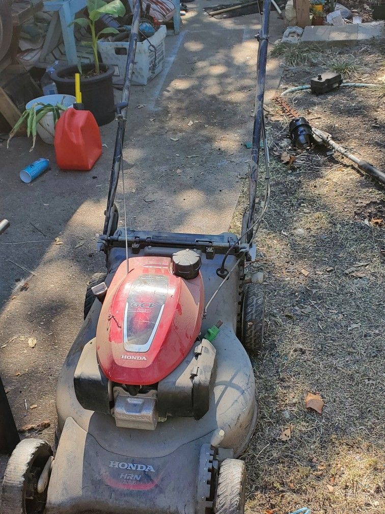  Honda HRN 216 lawn mower. 