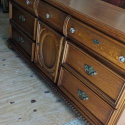 Lexington dresser