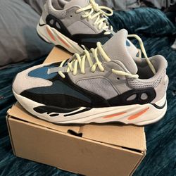 Yeezy boost 700