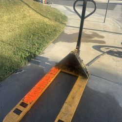 Pallet Jack Works Perfect Perfectly. I’m Not Sure What The Model Is.