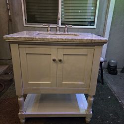 Vanity 24" With Installation 