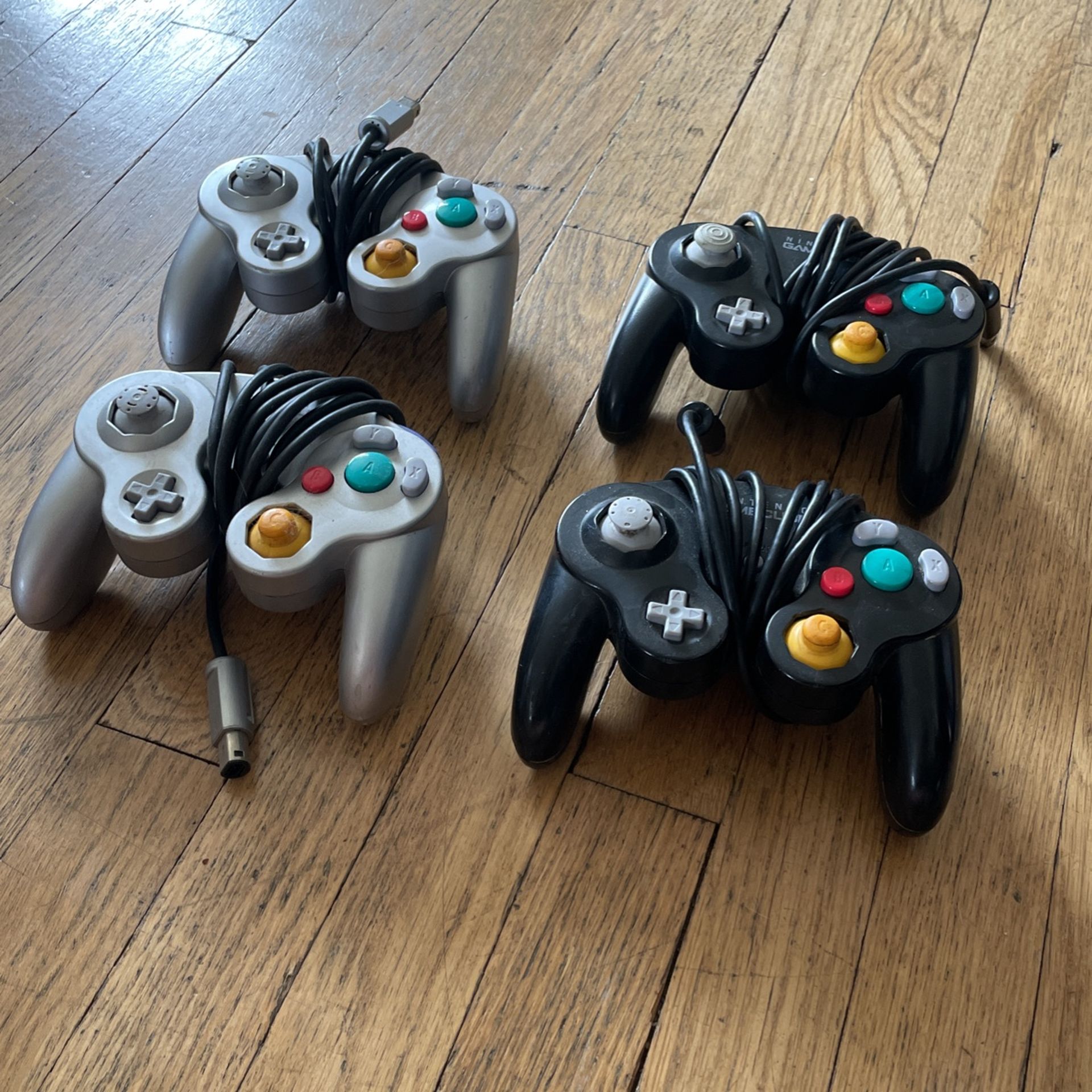 4x GameCube Controllers