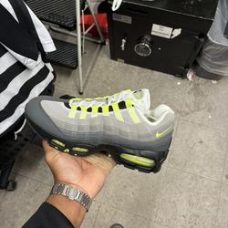 Sz 5y Neon Green Air Max 95 Ds Brand New 